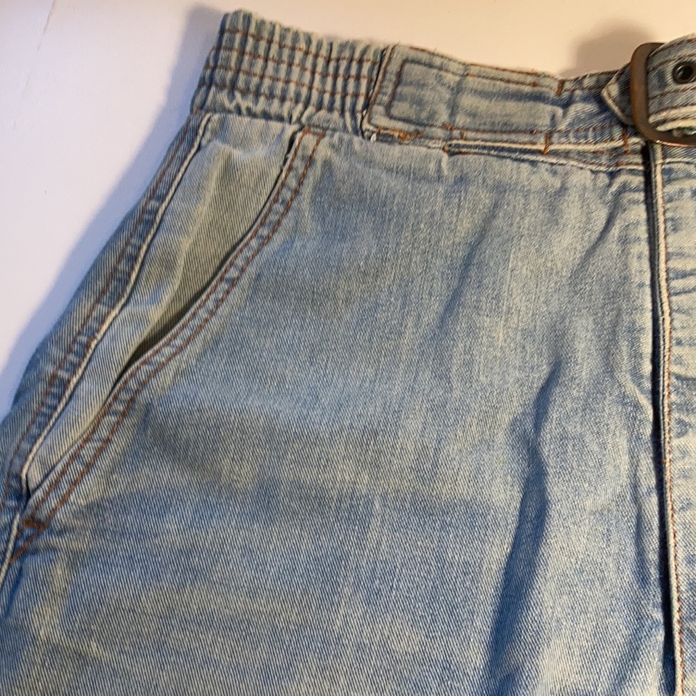 Super sports at Alexander’s vintage denim cut off shorts. Size 4 - Picture 2 of 8